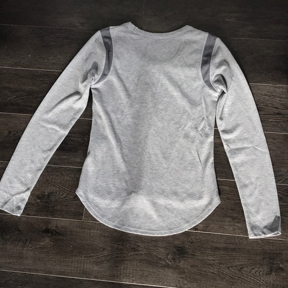 #6 UNDER ARMOUR long sleeve shirt - Picture 2 of 3